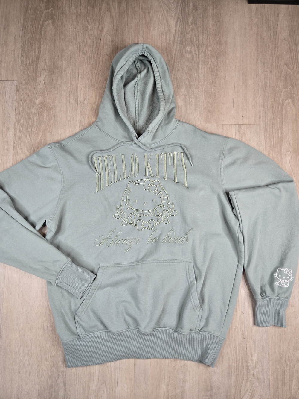 Sanrio Hello Kitty Womens M Sage Green Hoodie Pullover Embroidered Bioworld Top